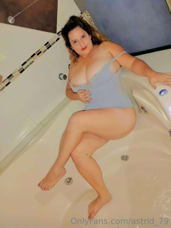 Do you want to come in with me?😈😈😈🤤🤤🤤