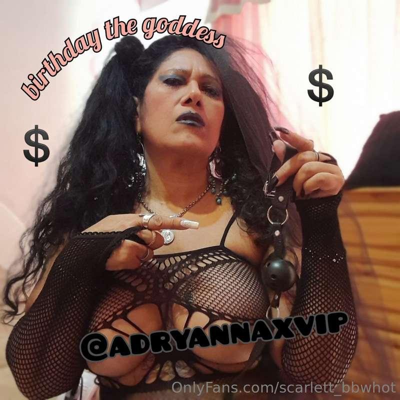 Mature, all sensuality, tattoos and curves
@adryannax  
@adr..