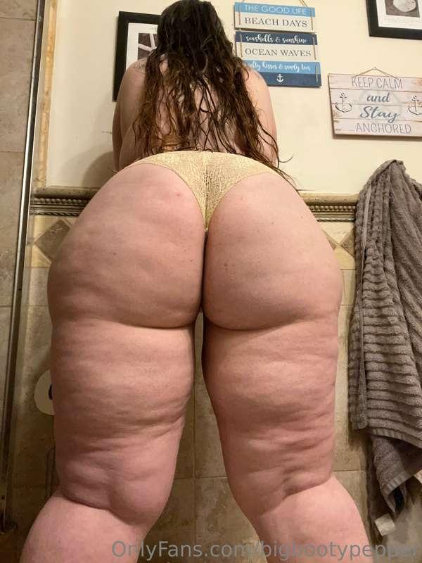 Want to give my booty a smack?? Tip me $5 and I’ll make a vi..