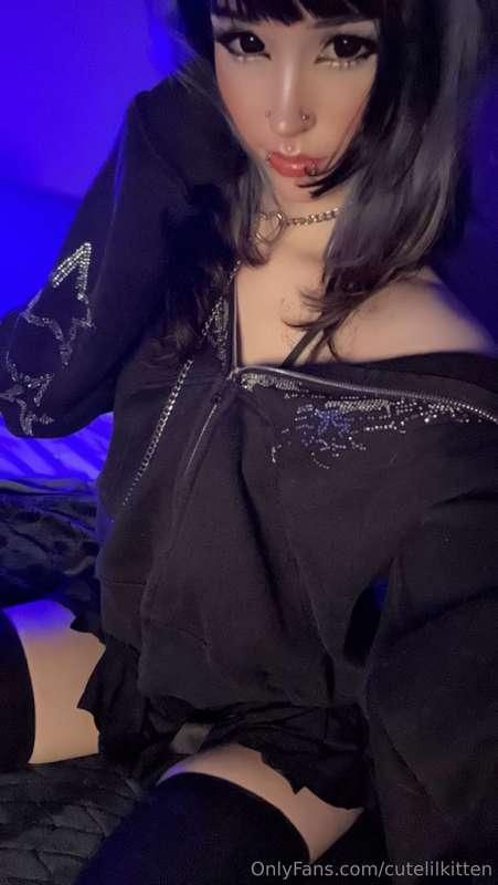 Dm me all the naughty things you'd want to do with me 😈