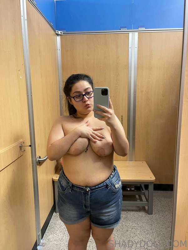 Should I get my ass spreaded by the employee? Tip $5 😈💦‼️ I’..