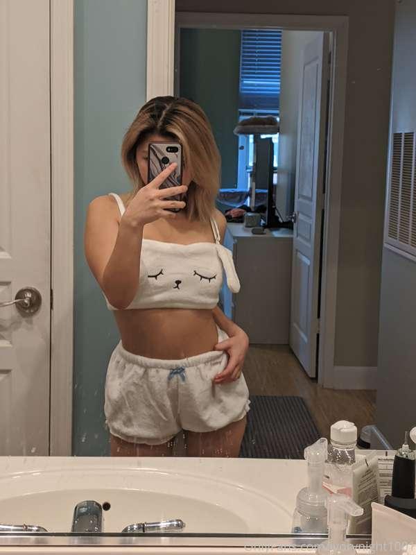 More pictures soon, but I couldn't wait. This outfit is too ..