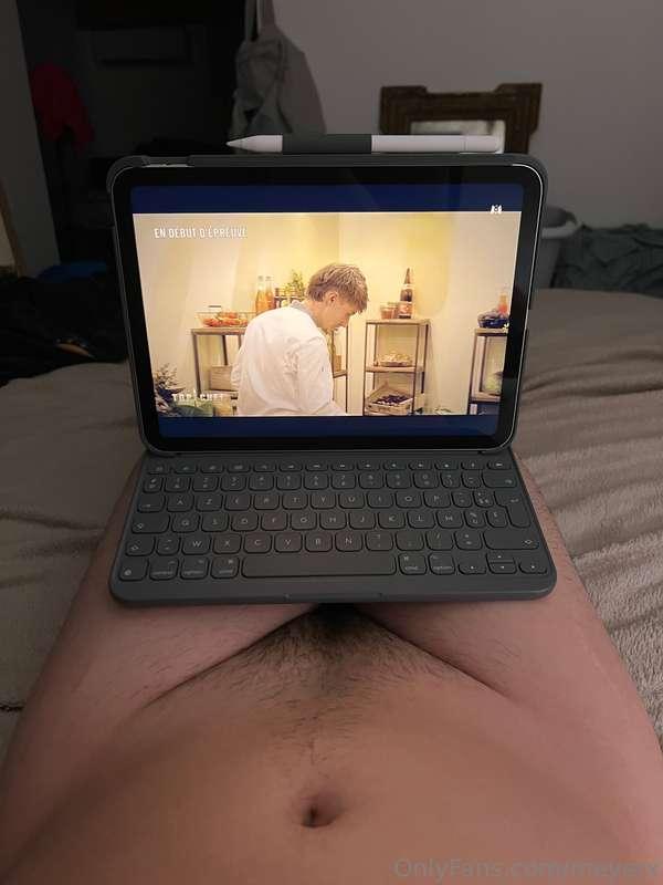 Netflix and chill Sunday night 😴 love how girly I look rn