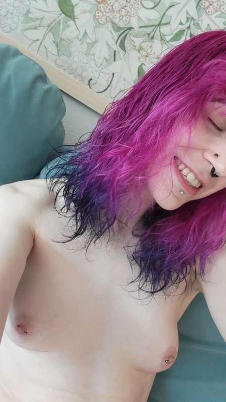 chaturbate stream tomorrow at 3pm PST!!!

linktr.ee/amyy_bab..
