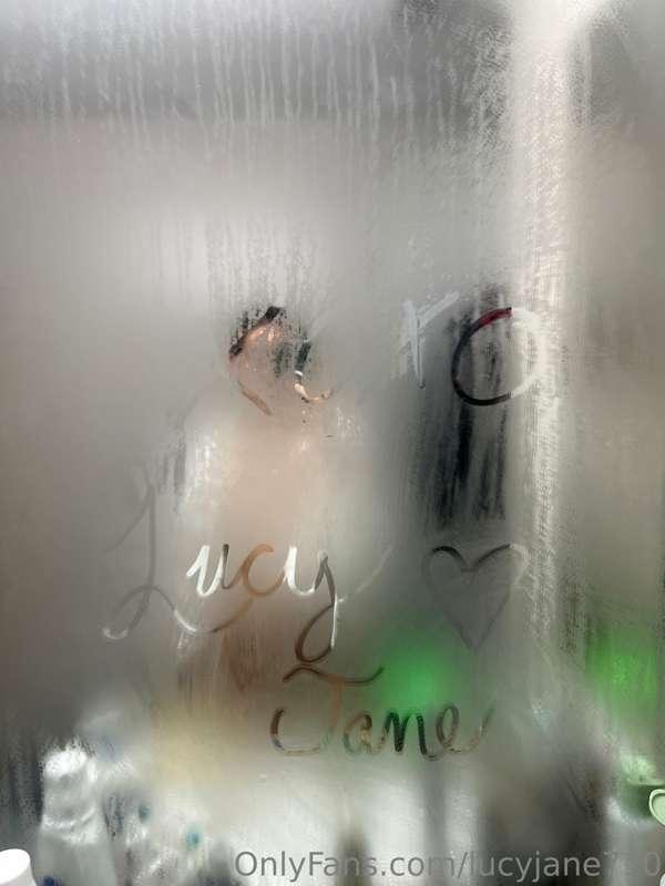 who wants to see what i did in the shower?? comment below 🧖‍..