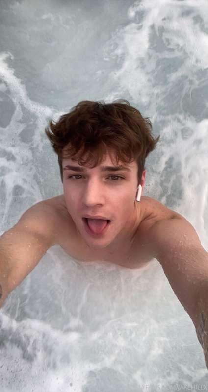 join me in the hot tub?😻  video will be in your messages🥵