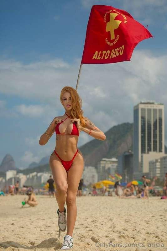 Confidence level: Beach Queen 💯👑