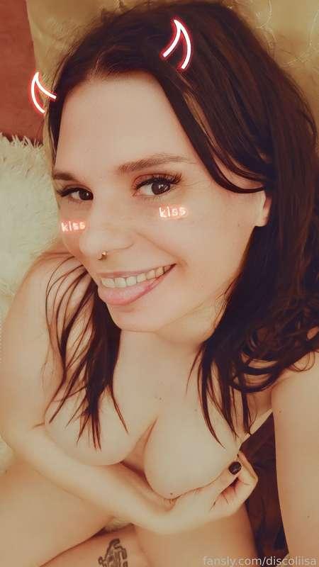 Hello! I'm Liisa ntmu! I'm single and looking for a new friends. DM? 😁

#nosepiercing #cute #curvy 