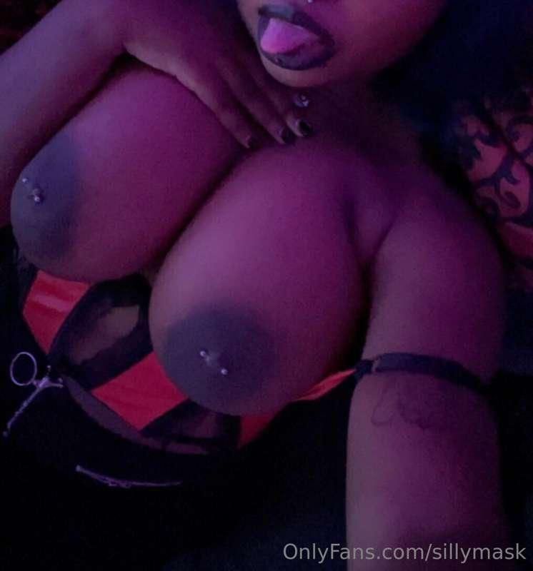 msg me! i took a break so i haven’t seen any new msgs <3