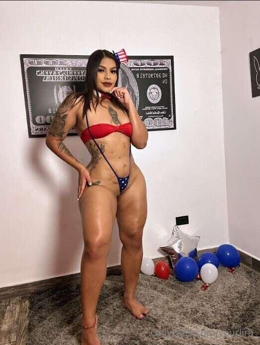 This outfit? Oh, it’s for someone who knows how to handle me..
