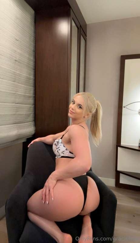 want a private show? let me know https://onlyfans.com/gracie..