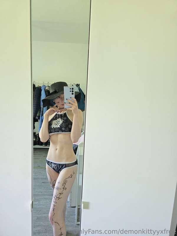 Sunhat And Swimwear Set o.oSummery vibe, implied nude, cool ..