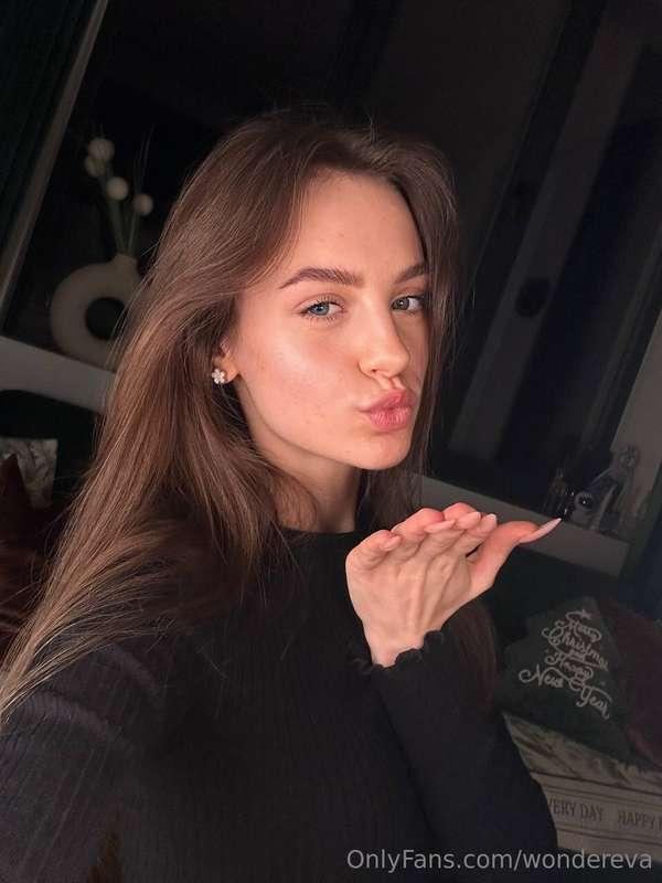 How is your day going?) 😊Would you like to improve and talk ..