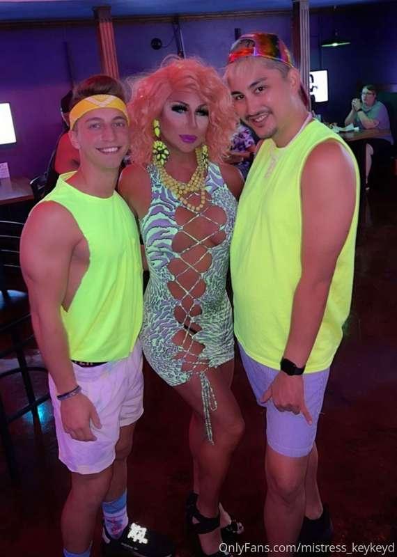 Alil neon never hurt no one 💋