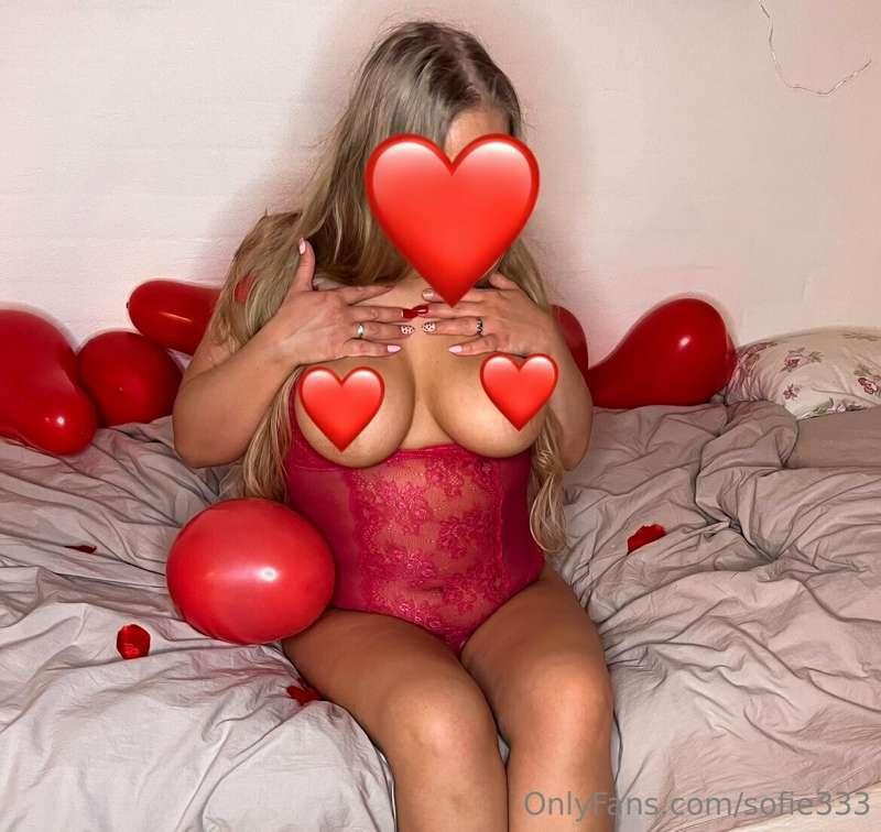 Sneak peek of upcoming album 😋💋