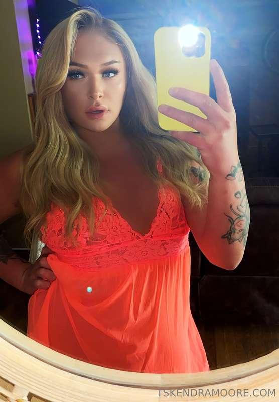 Can I be your first trans girl experience? 🧡🍑