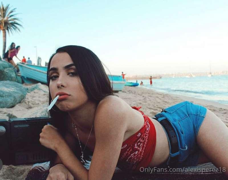 My virgin pussy couldn’t stop throbbing!!!❤️come watch me fi..