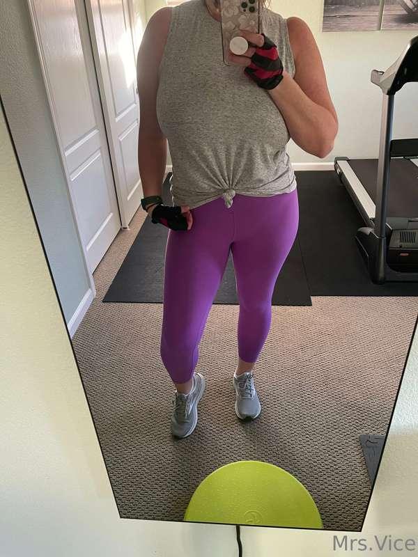 Hump day workout pics 🍑