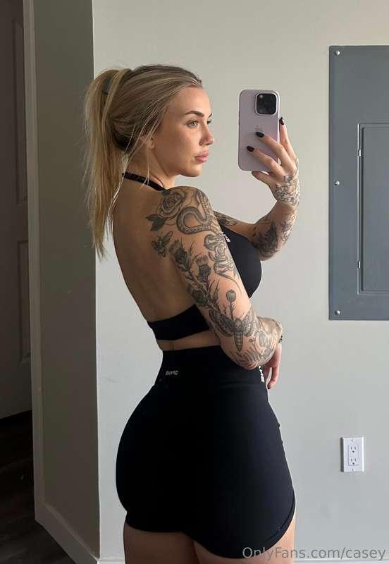 Alllll black gym outfits just make me look better 🤷🏼‍♀️