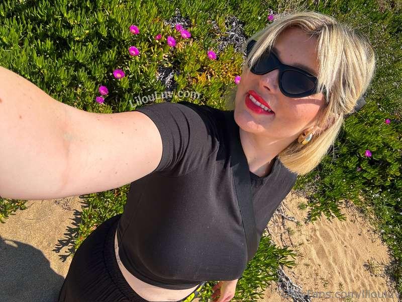 Would you like to have a girlfriend like me? 🌺Like and swipe..