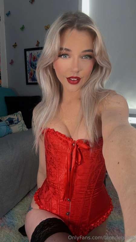 Loving the red look today! ❤️