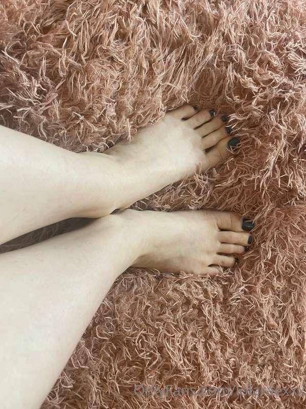 Had a pedicure yesterday 😛 💅