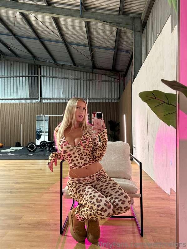 should i take it all off? 🤭