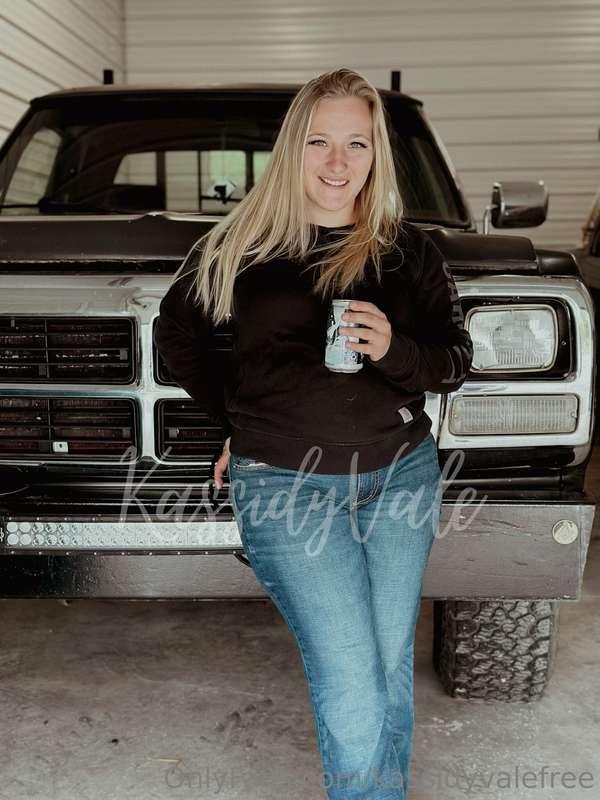 Carhartt, Busch and Cummins is all a girl really needs ❤️
