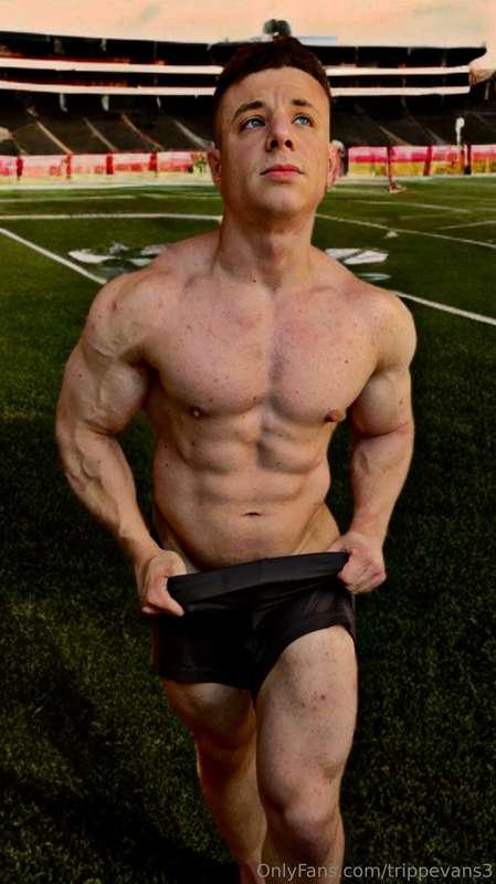 I’ve got your football right inside here 💪