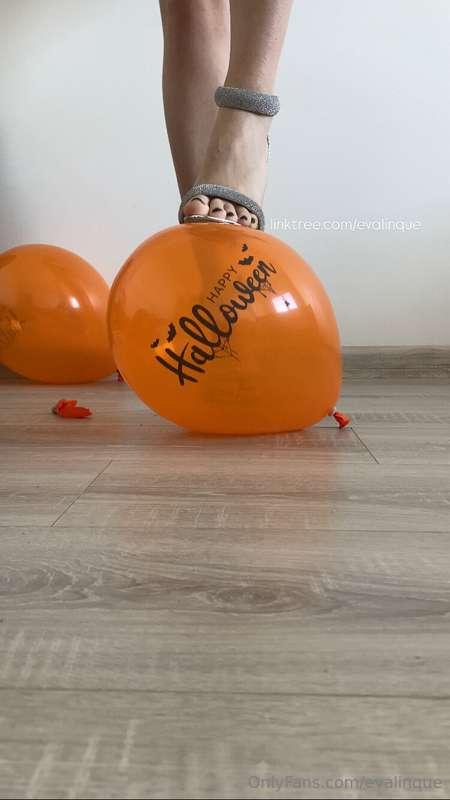What about crushing halloween’s balloons with my heels?👠Do y..