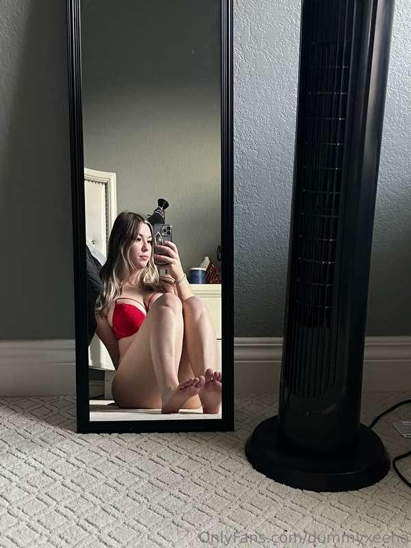 gonna be in my birthday suit soon who wants to see 👅