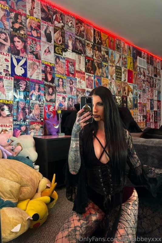 creature of the night🧛🏻‍♀️🦇