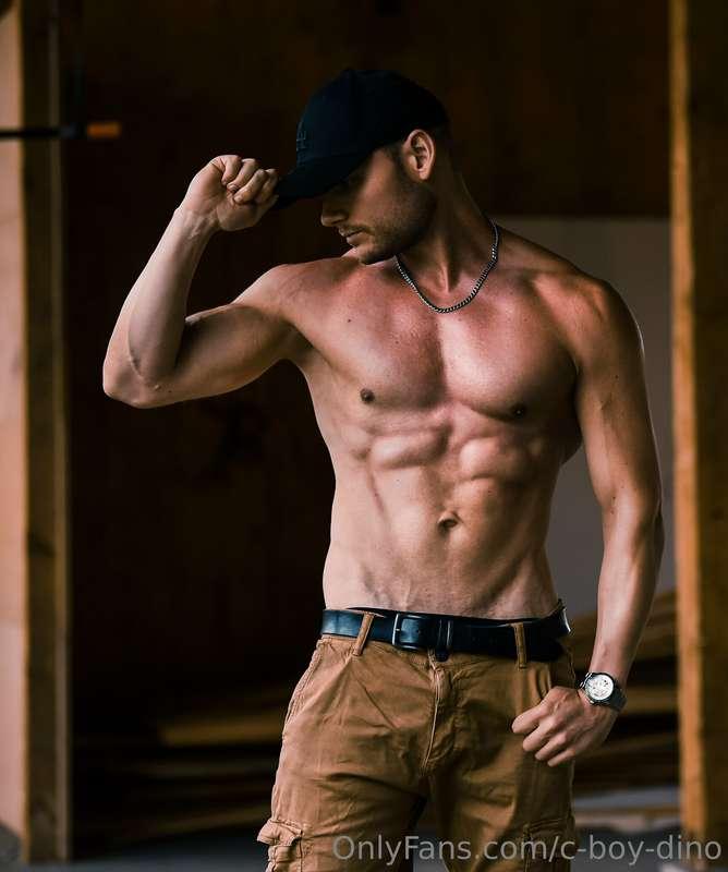 What I offer: -Nudes with only me 😏 -Nudes with a girl 🔞 -Ma..