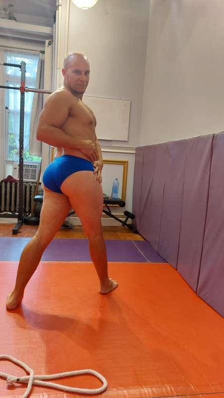 How good does my booty look in this shiny blue skin tight ma..