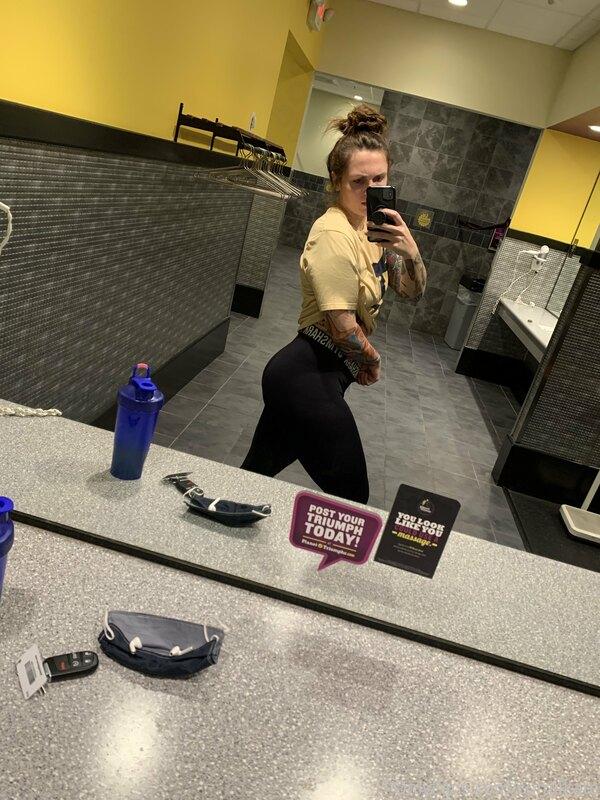 Should I make a video in this locker room? ?

LIKE FOR YESSS..