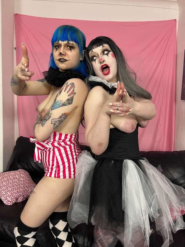 with blaire #clown #clowns #clowngirl #gg #girlgirl #british #scottish #asian #petite #cute #bluehair #pigtails 
