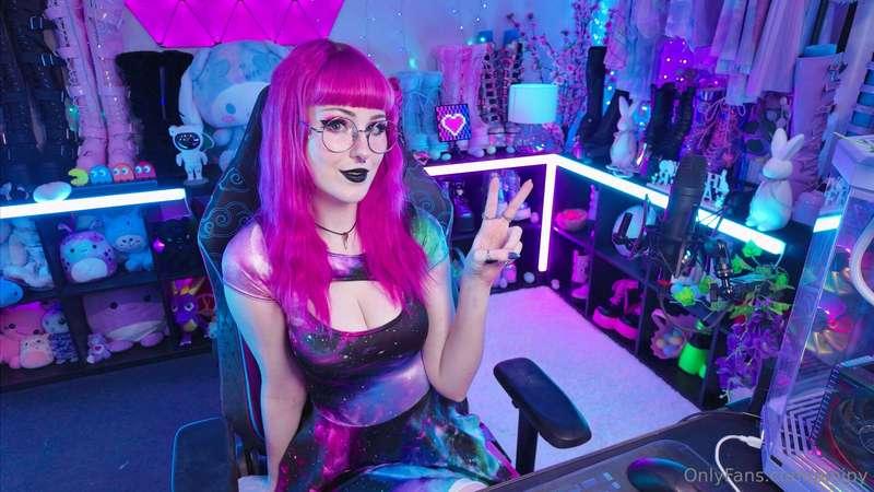 I'm live on twitch.tv/pinipy - I have so much to tell you gu..