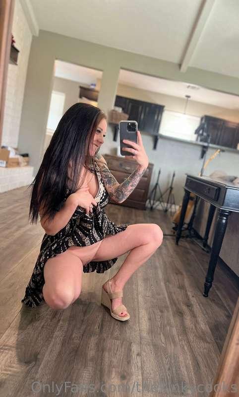 A good day for a sun dress 🖤😜