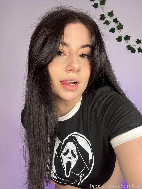 hey 💕 i want to make sure I'm creating content that you're obsessed with, so i need your help! 🙏 I've put together a quick poll to find out what you're craving more of from me. Take a minute to let me know, and I'll do my best to make it happen! 😘 