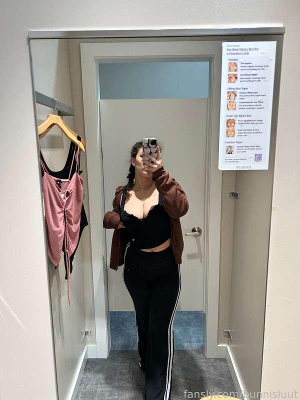 with or without my clothes? 

fyp #uncensored #egirl #bigtits #nudes #pussy #panties #shorthair #ass #tattoo #cute #thighs