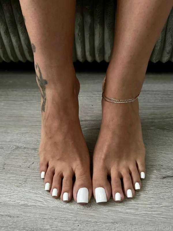 New Pedi 

#whitetoes #whitenails #whitepedi #anklet