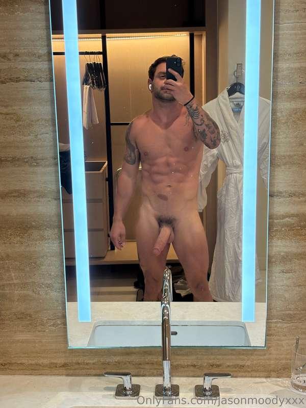 Mirror selfie 😏