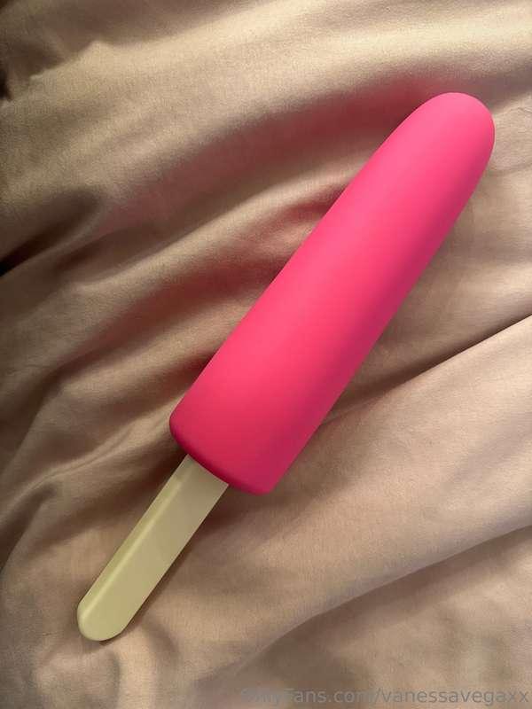 Look at my new popsicle toy i got… lets make a custom with i..