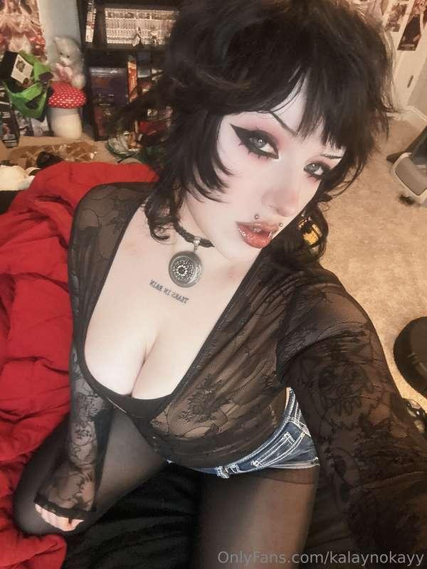 If you’re a good boy dm me “🥛“ and I’ll spoil you..