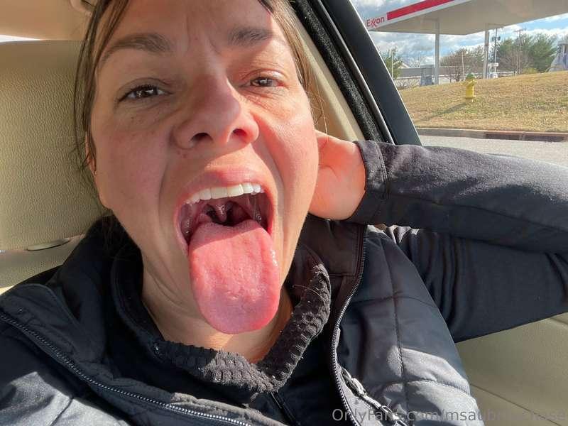 🌤️👅🖤