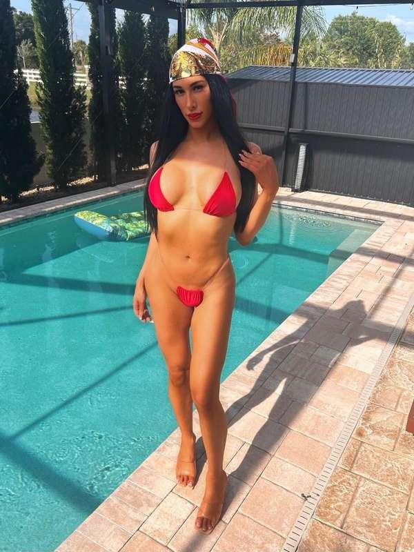 Guess how fast this bikini comes off?😋 