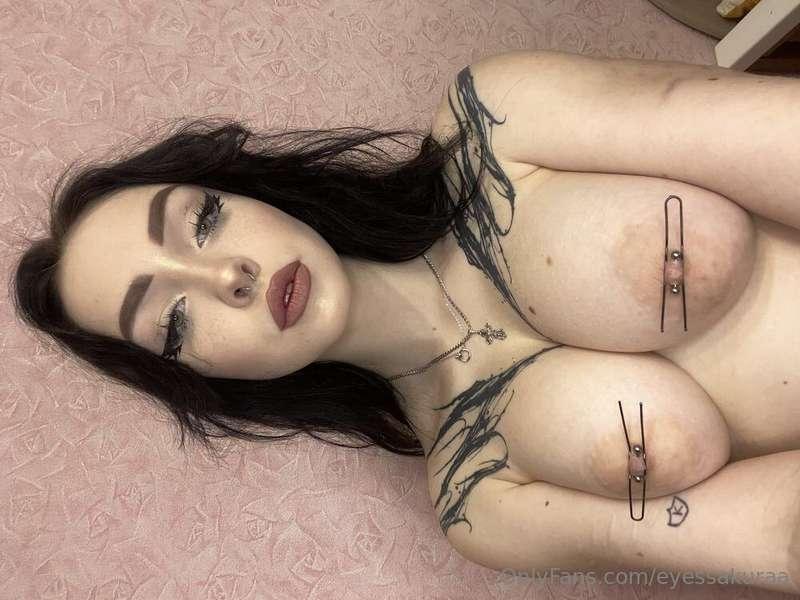 @medii_siren Her pussy is soaking wet and ready for your coc..
