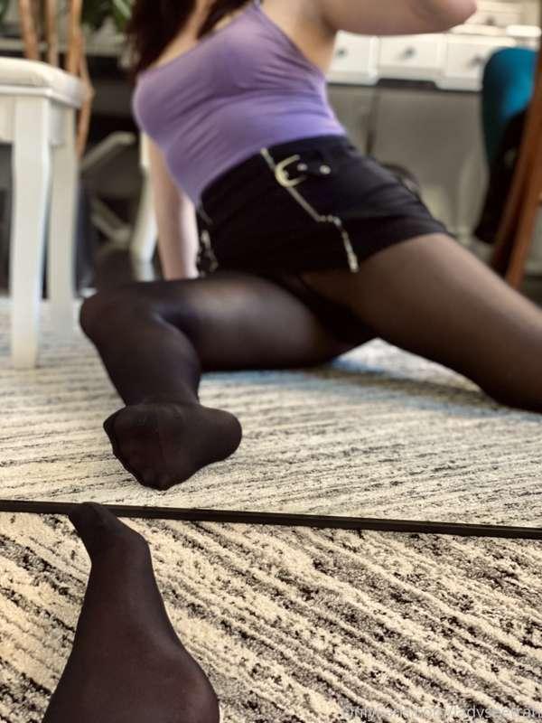 oh, you want a closer look at my nylons? 💋