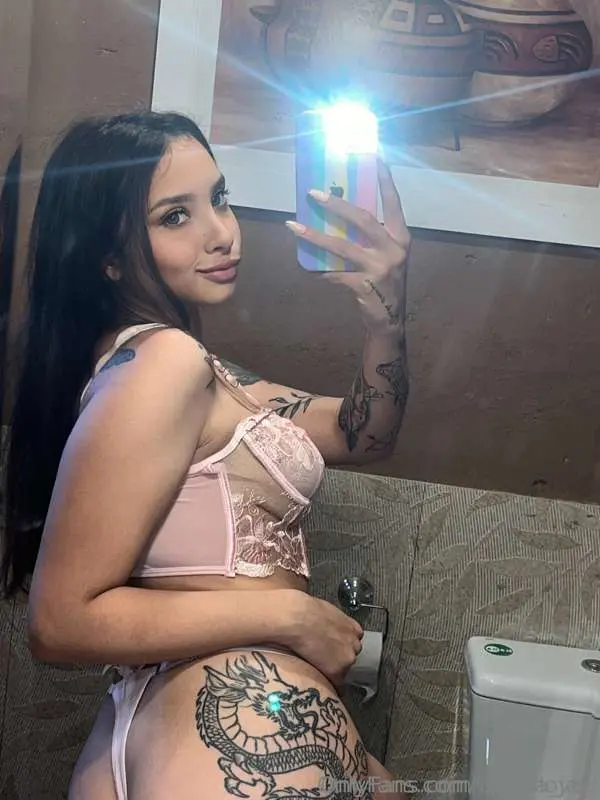 ⬇💗 @emma_jayi JUST TURNED 19 and is brand new to OnlyFans! F..