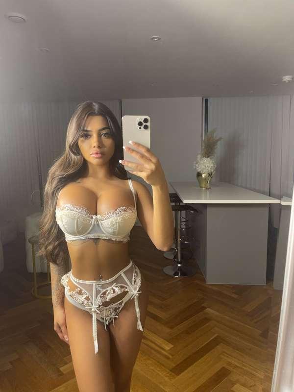 If this gets 5,000 likes, I’ll post something risky👀 Who’s i..